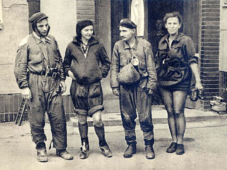 The People’s War Women, Children, and Civilians in the 1944 Warsaw